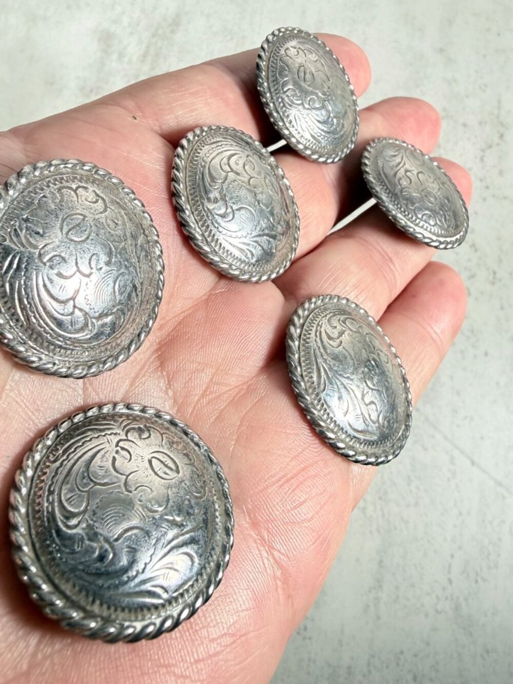 Set of 6 Rope Edged Western Conchos - Picture 5 of 5